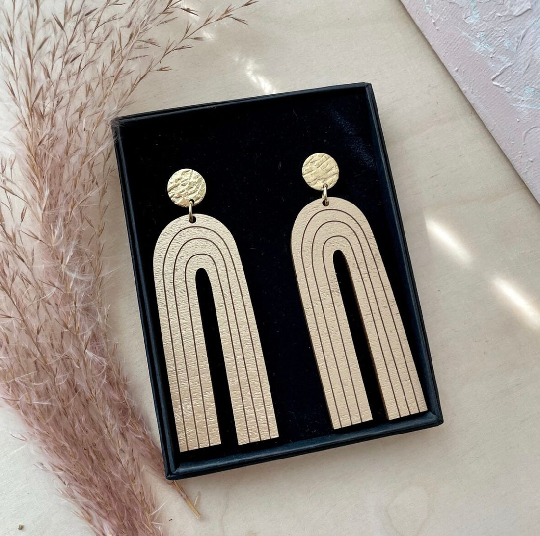 Aarre korvakorut kaksi eri mallia kultaiset