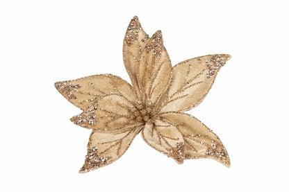 Samettikankaasta valmistettu kaunis kukka, metalliklipsillä