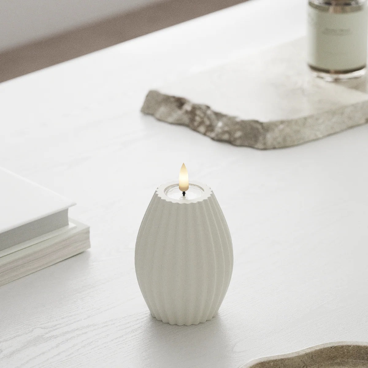 Uritettu LED-kynttilä 10 cm valkoinen tai hiekka