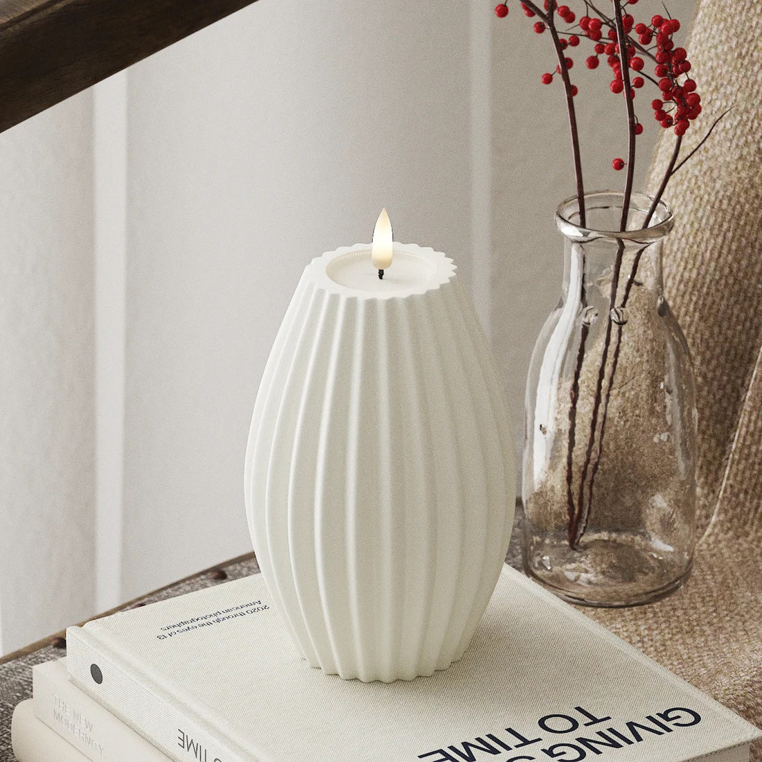 Uritettu LED-kynttilä 15 cm valkoinen tai hiekka