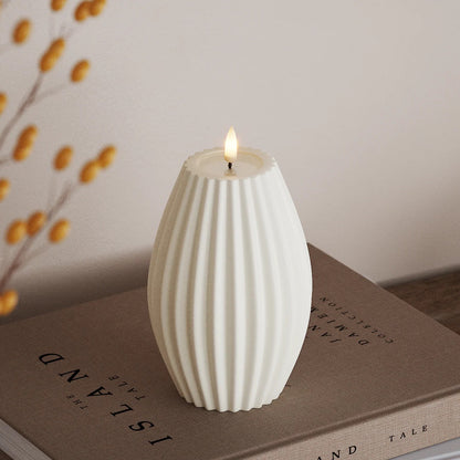 Uritettu LED-kynttilä 15 cm valkoinen tai hiekka