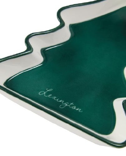 Pieni lautanen kuusen muotoinen