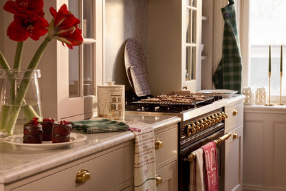 Talo-kuvioitu säilytysastia, posliinia