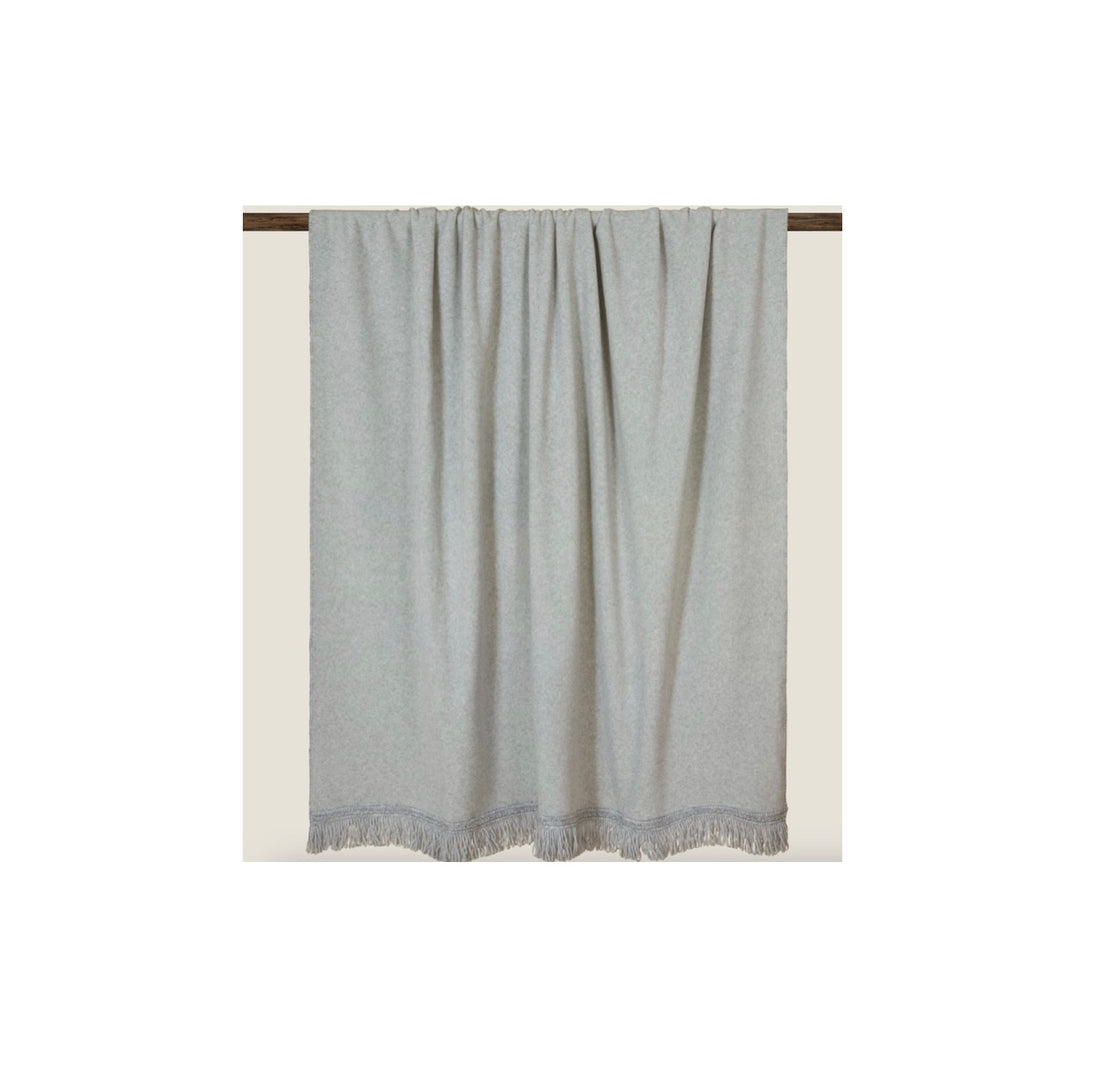 Pehmeä bambu torkkupeitto helmen harmaa hapsureunainen