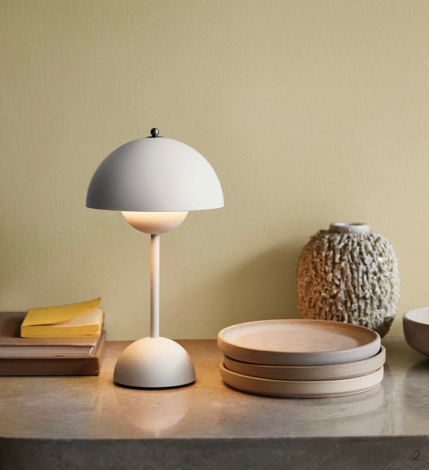 Flowerpot ladattava pöytävalaisin matta harmaa (grey beige)  VP9