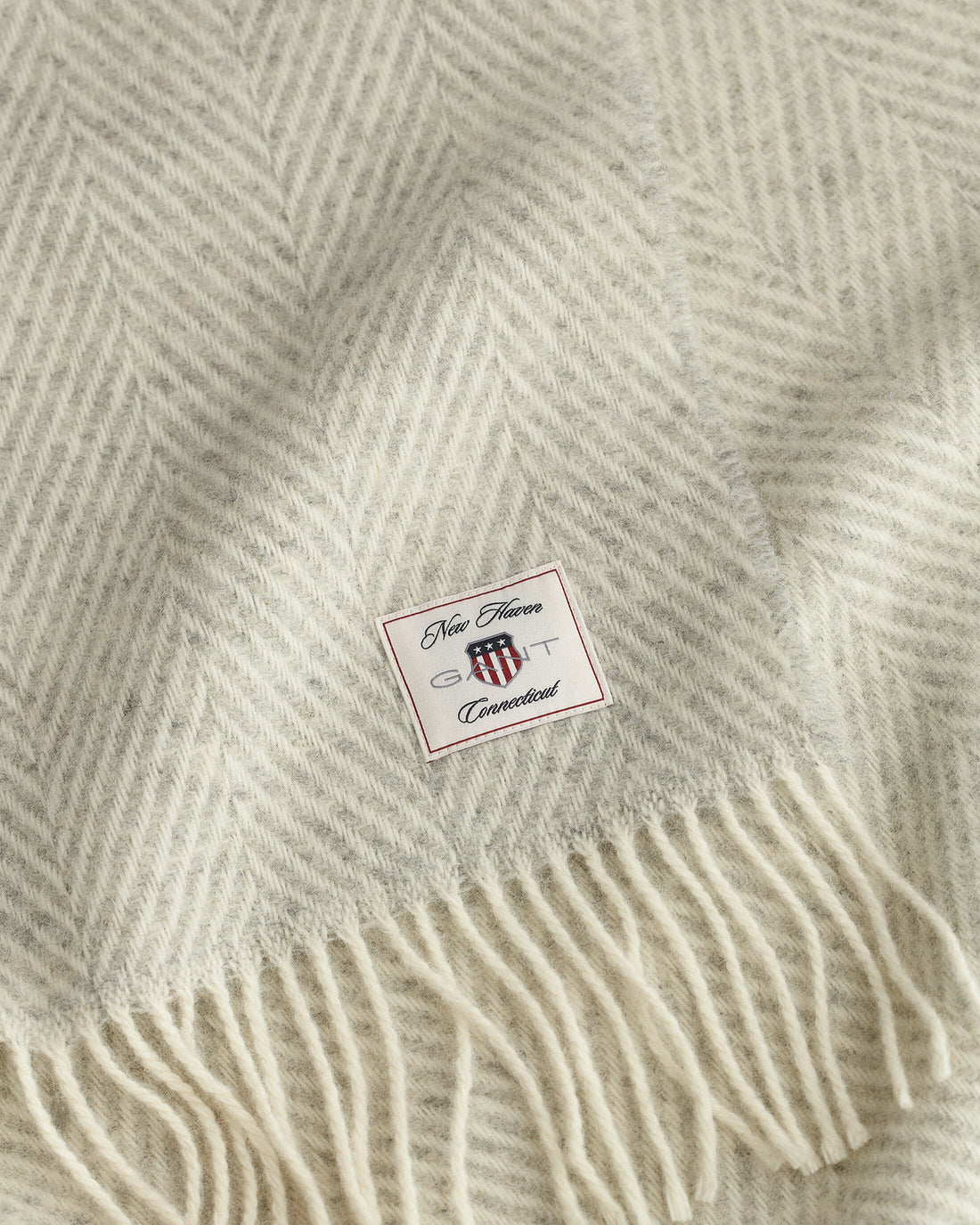 Kalanruotokuvioinen villainen torkkupeitto, useassa eri värissä