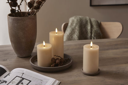 Flamme Flow LED - kynttilä 12,5 cm beige tai ruskea
