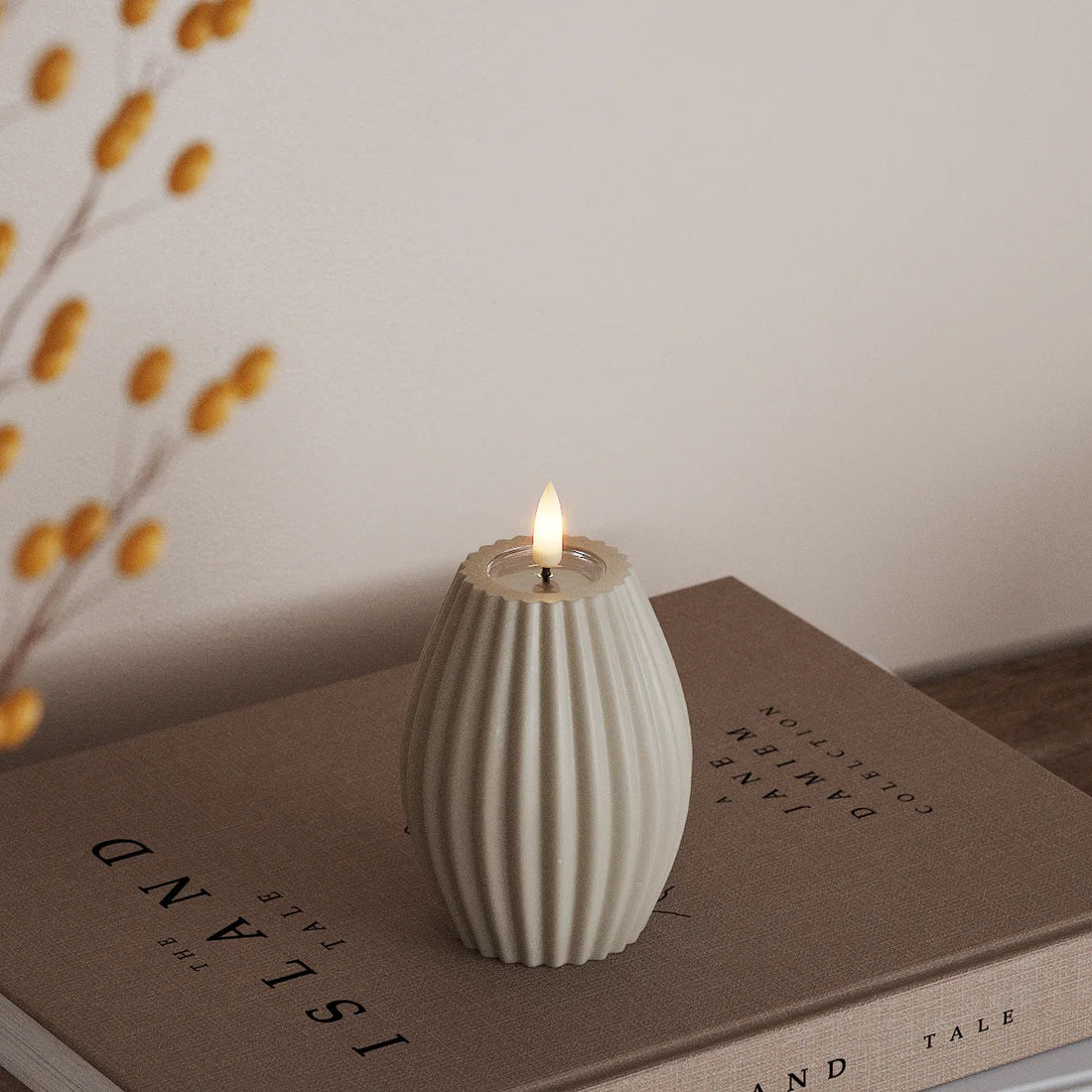 Uritettu LED-kynttilä 10 cm valkoinen tai hiekka