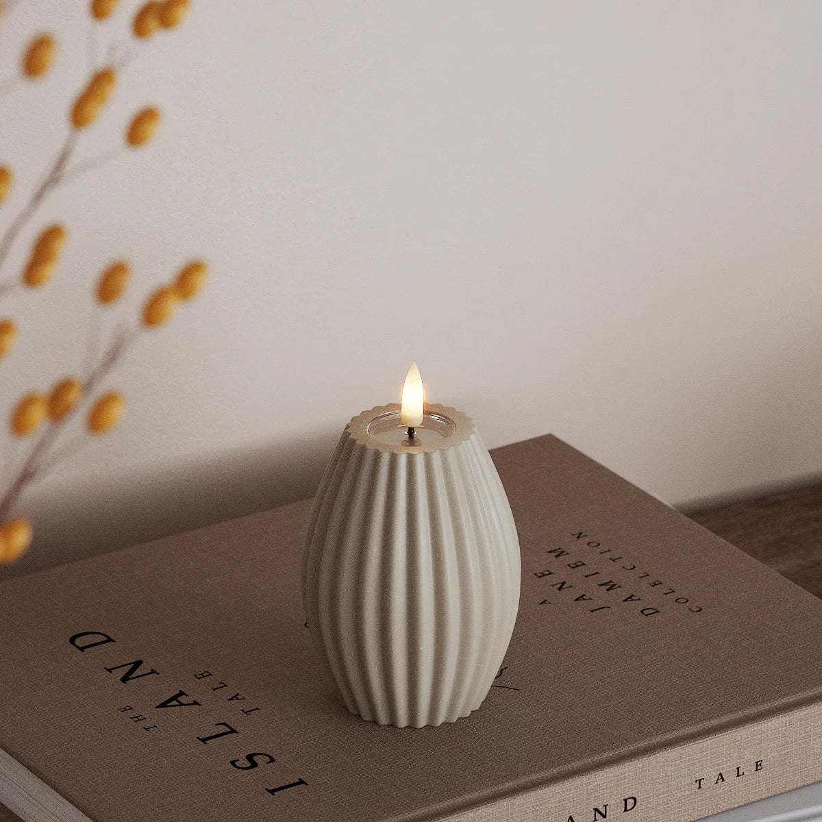 Uritettu LED-kynttilä 10 cm valkoinen tai hiekka