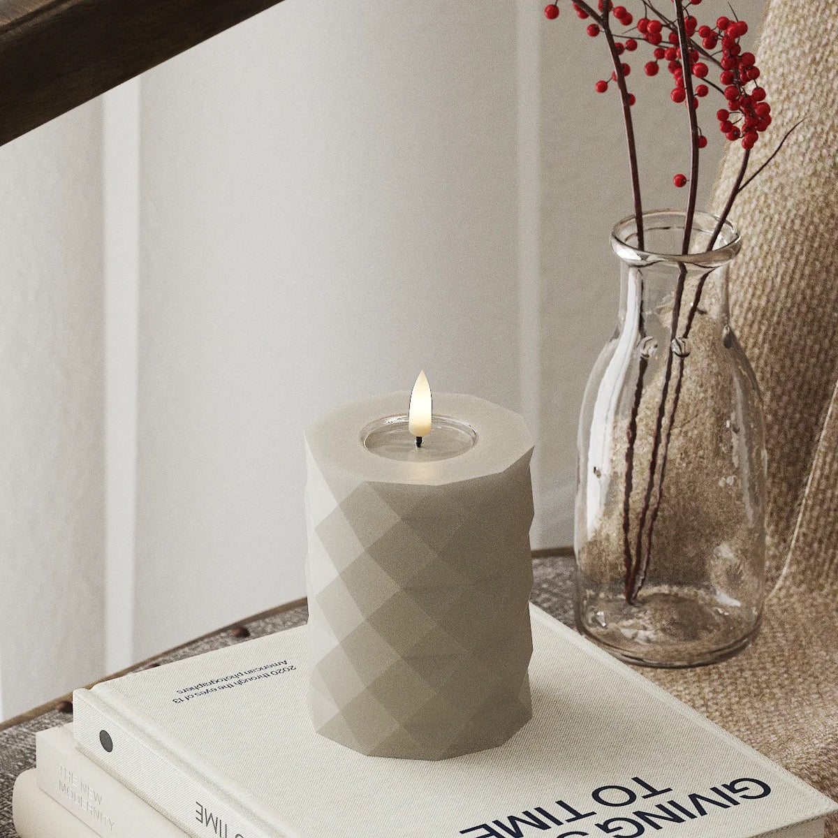 Ruutukuvioitu led-kynttilä hiekka 7,5x10 cm