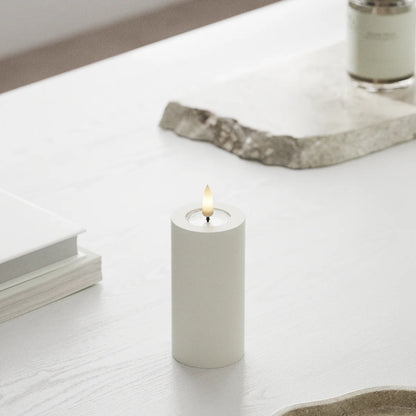 Valkoinen LED-kynttilä 5x10 cm