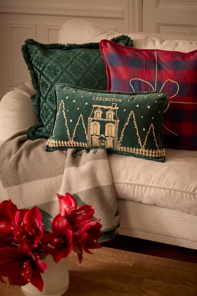 Winter house -veluurityyny luomupuuvillaa 50x30 valkoinen tai vihreä