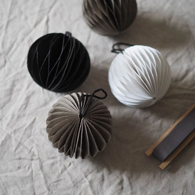 Paperipallo harmaa 8 cm